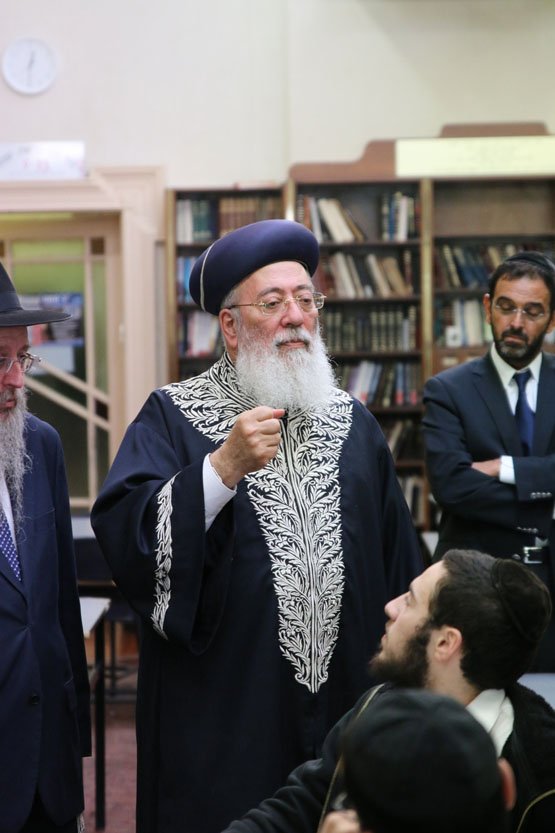 Rabbi Amar visits YG